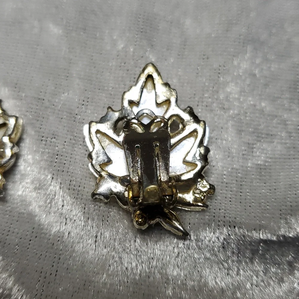 Vintage Unsigned Clip On Earrings Leaf Faux Pearl Rhinestones
